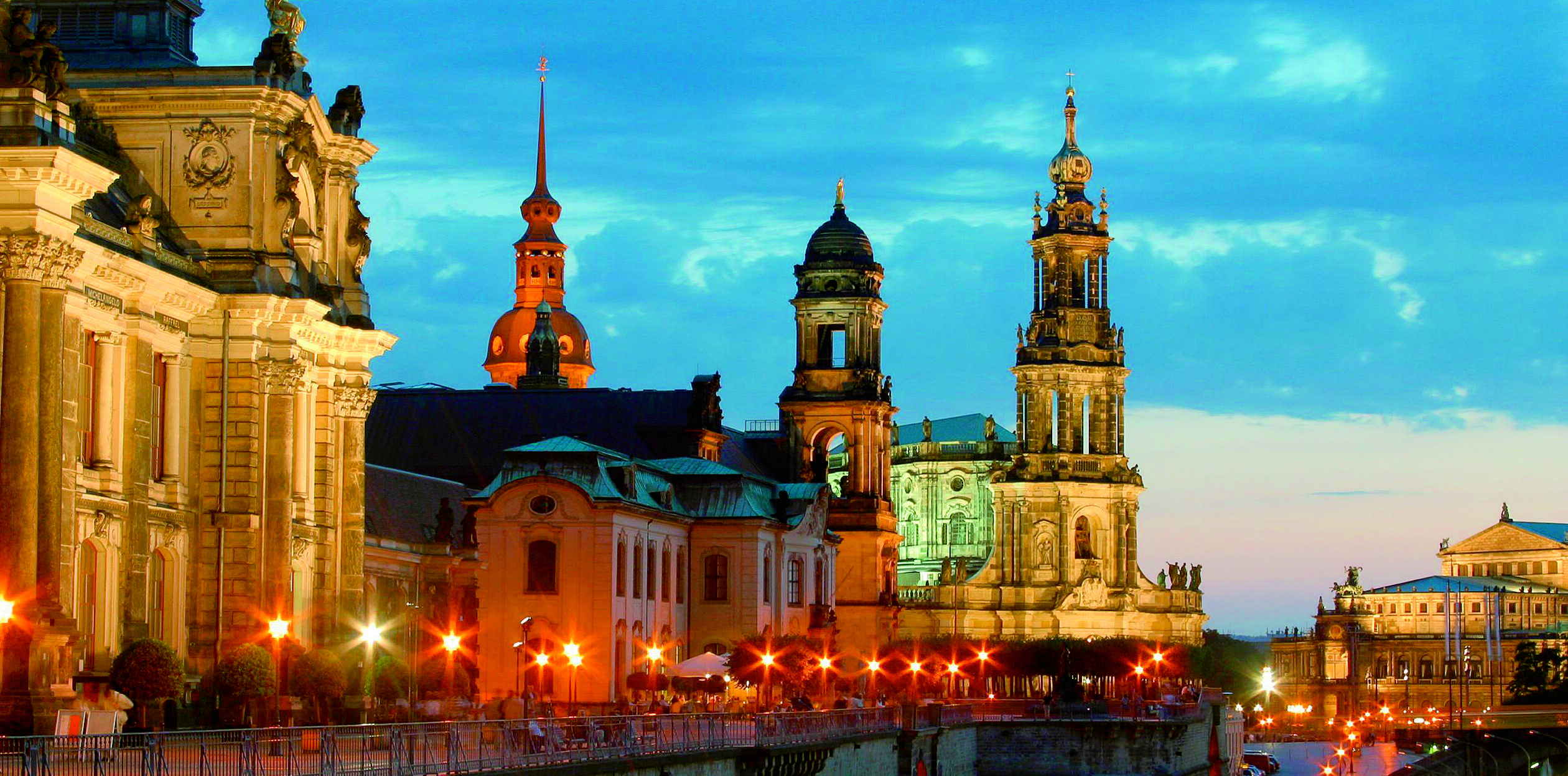 Semperoper, Frauenkirche und Striezelmarkt