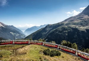 Berninia-Express in den Bergen der Schweiz unterwegs